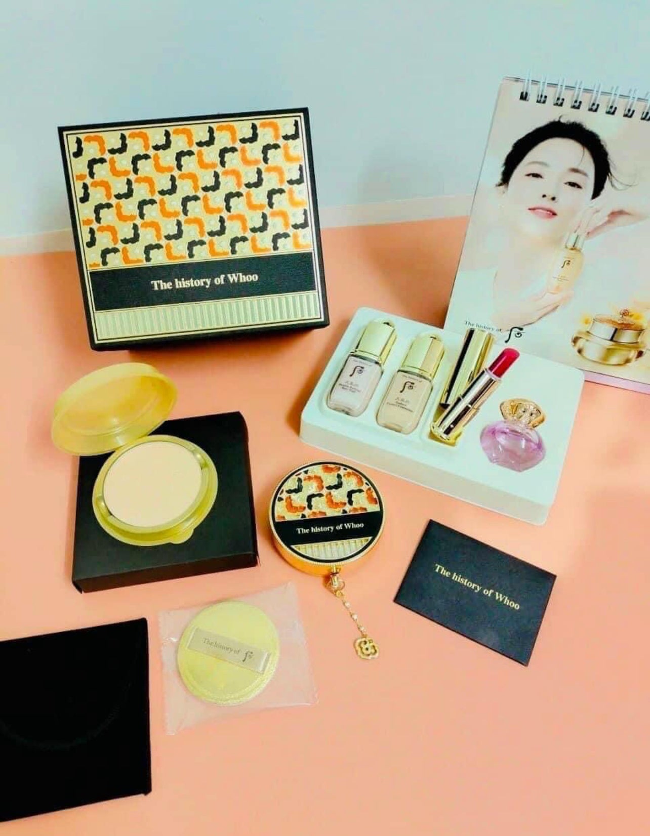 THE HISTORY OF WHOO Gongjinhyang:Mi Royal Pact No.1 And FREE ROYAL MAKEUP SPECIAL GIFT SET