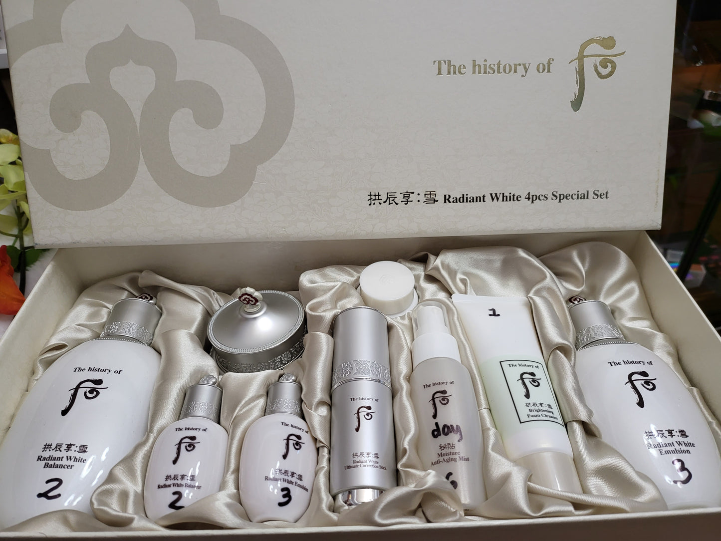 The history of Whoo - Radiant White 4pcs Special Set *SOLD OUT*